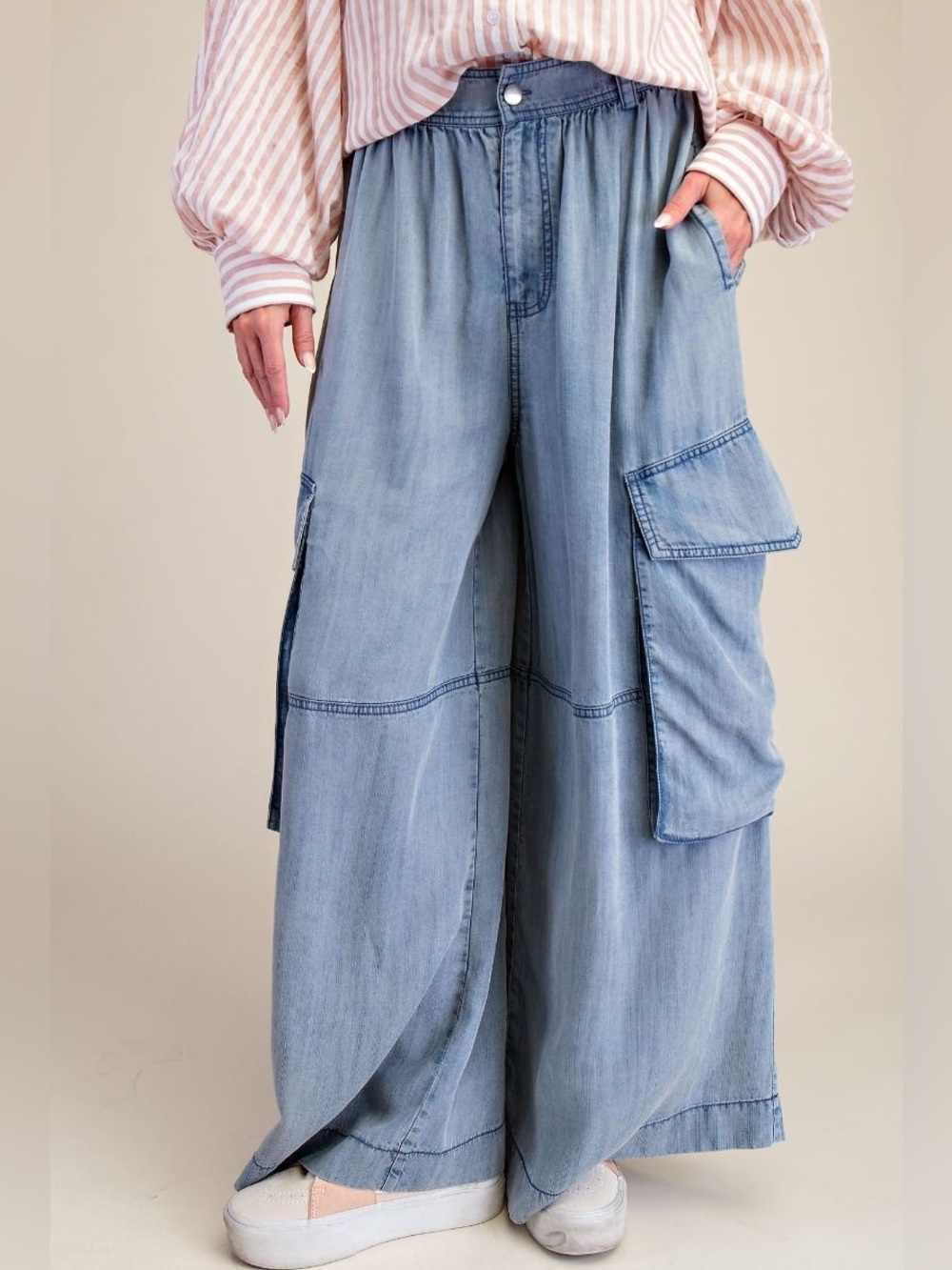 easel Light Blue Wide-Leg Cargo Jeans